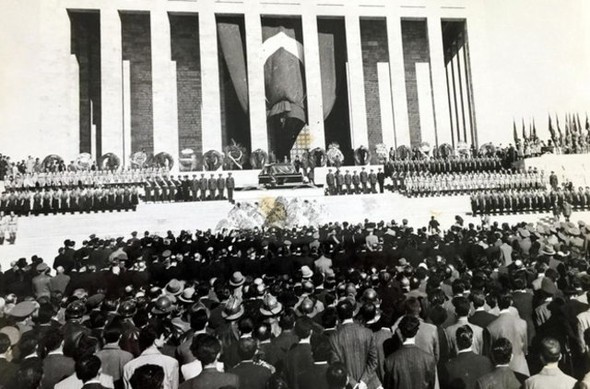 Atatürk'ün cenazesinden hiç görülmeyen fotoğraflar