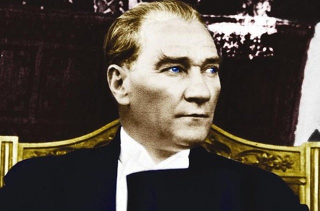 Ünlülerin 10 Kasim'da Atatürk paylaşımları