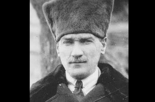 Ünlülerin 10 Kasim'da Atatürk paylaşımları