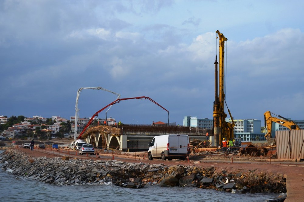 Cunda Köprüsü '350 fore kazık' üzerinde yükseliyor