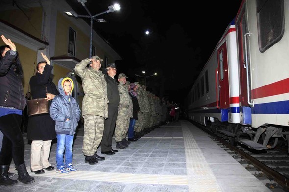 Sınıra ikinci sevkiyat başladı