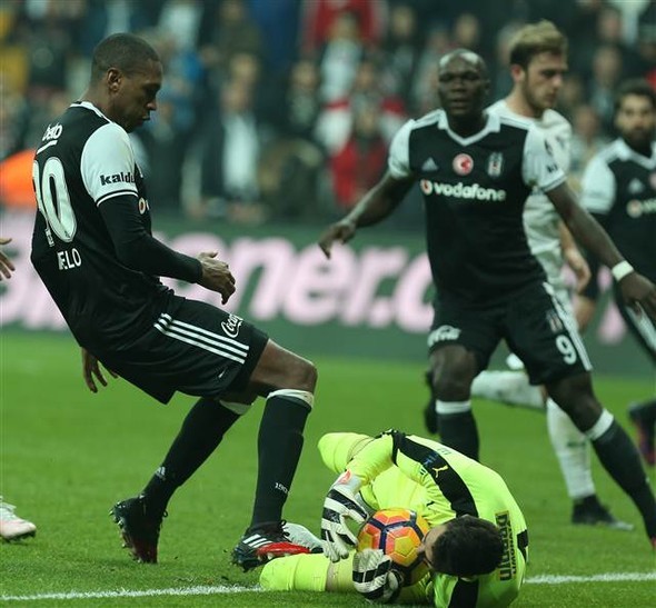 Vodafone Arena'da saha karıştı