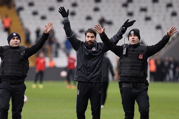 Vodafone Arena'da polis üçlü çektirdi