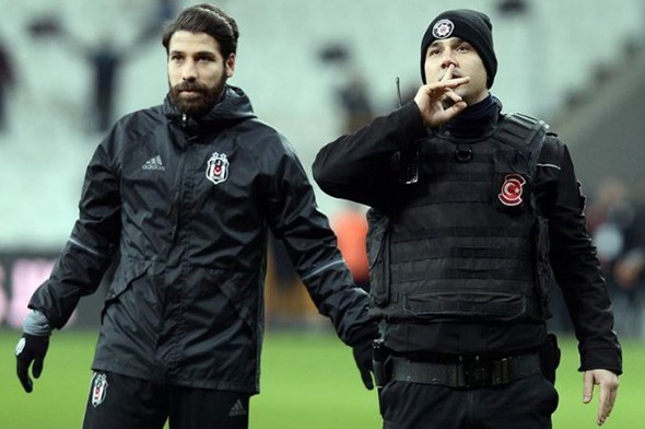 Vodafone Arena'da polis üçlü çektirdi