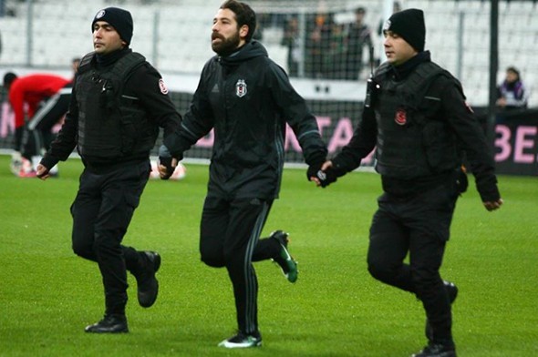 Vodafone Arena'da polis üçlü çektirdi