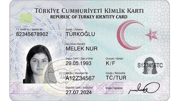 Yeni çipli kimlik kartları dağıtılmaya başlandı