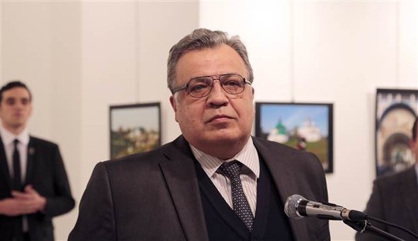 Rus Büyükelçi Karlov'a saldırının görüntüleri