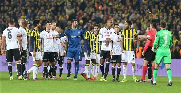 Fenerbahçe-Beşiktaş derbisinde ortalık karıştı