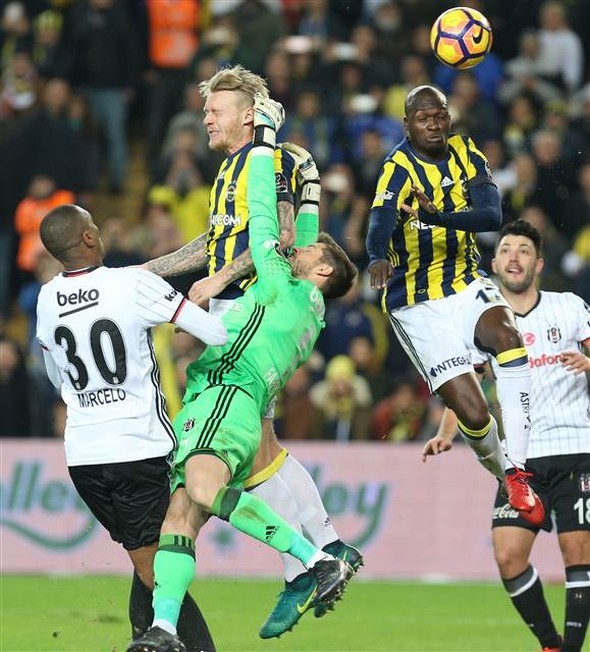 Fenerbahçe-Beşiktaş derbisinde ortalık karıştı