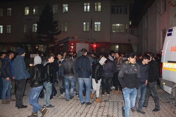 Bolu'da öğrenci yurdunda yangın paniği