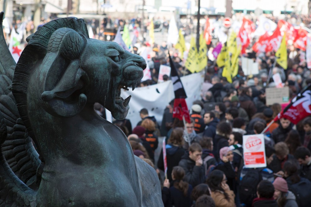 Fransa'da halk OHAL'e karşı ayakta!