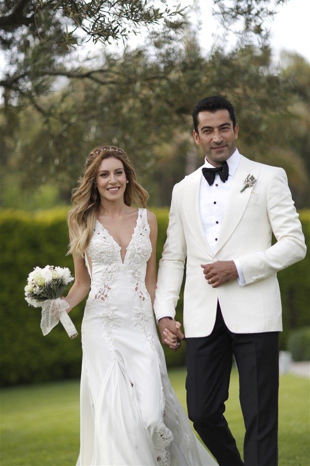 Kenan İmirzalıoğlu ile Sinem Kobal evlendi