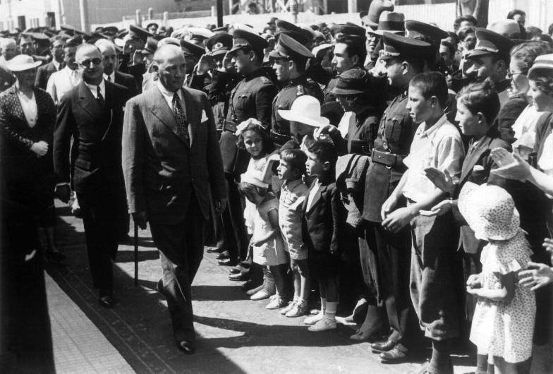 Arşivden Atatürk fotoğrafları