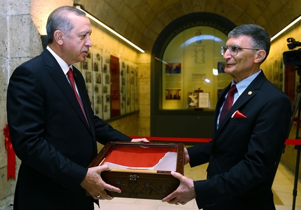 Nobel Ödülü Anıtkabir'de