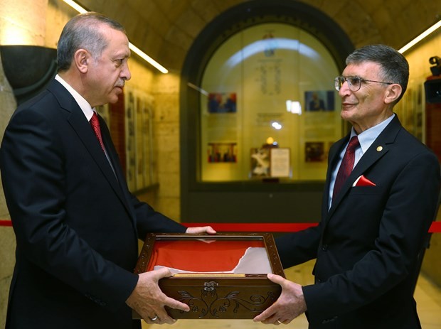 Nobel Ödülü Anıtkabir'de