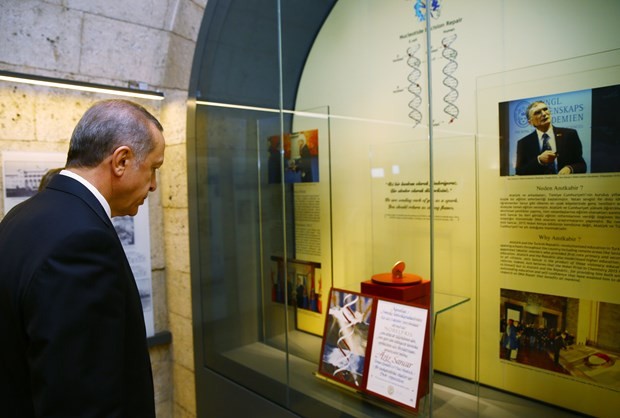 Nobel Ödülü Anıtkabir'de