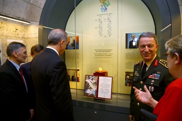 Nobel Ödülü Anıtkabir'de