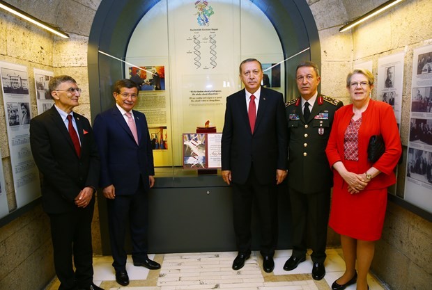 Nobel Ödülü Anıtkabir'de