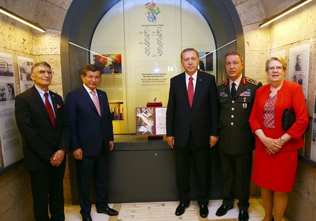 Nobel Ödülü Anıtkabir'de