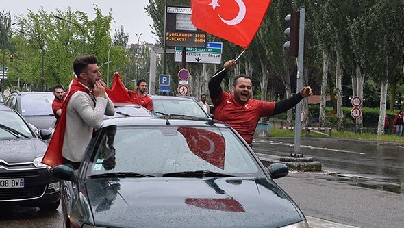 Türkiye - Hırvatistan maçı öncesi Türk taraftarlar