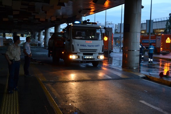 Korkunç saldırının izleri gün ağarınca ortaya çıktı!