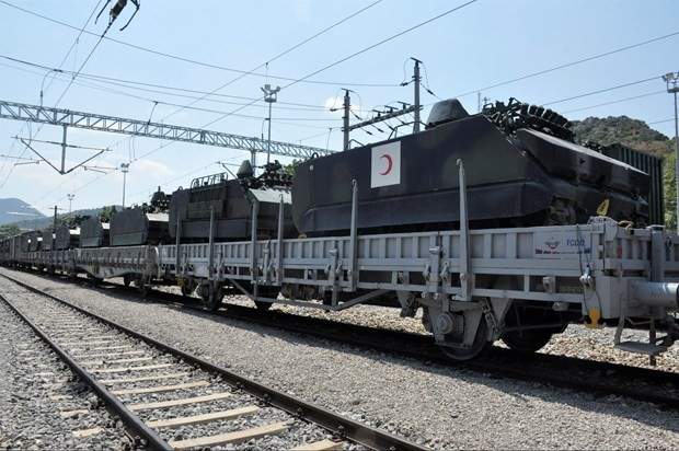 Askeri araçların bulunduğu yük treni, 11 gündür bekletiliyor