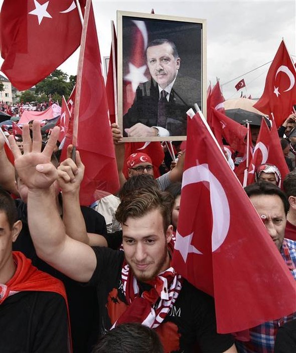 Köln'deki demokrasi mitinginden kareler