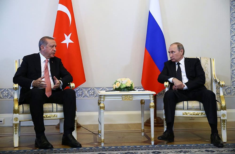 Erdoğan-Putin görüşmesinde dikkat çeken jest!