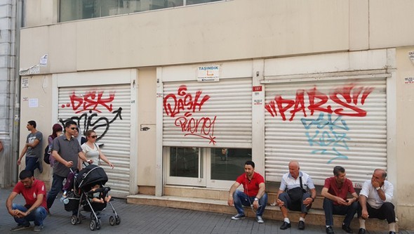 İstiklal Caddesi kan kaybediyor 