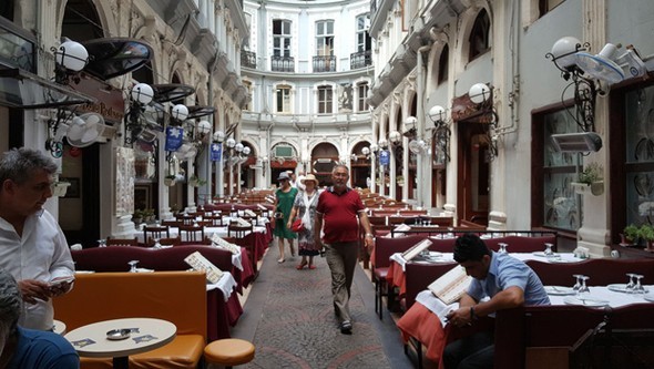 İstiklal Caddesi kan kaybediyor 