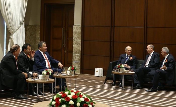 Erdoğan,Yıldırım ve Bahçeli'den samimi sohbet