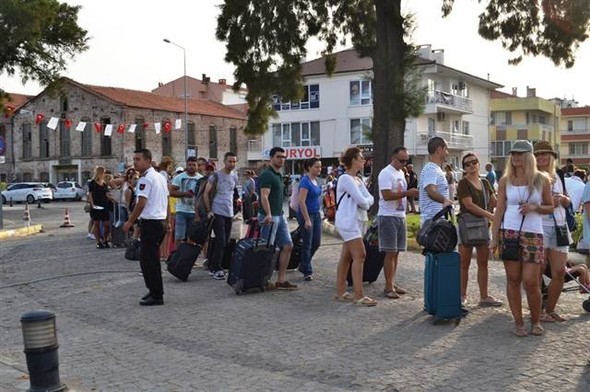 Ayvalık'ta 'Midilli' kuyruğu