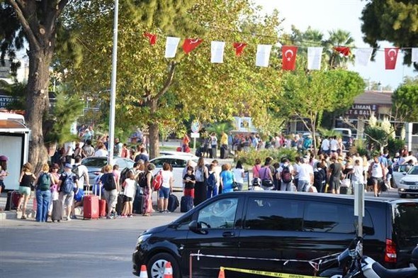 Ayvalık'ta 'Midilli' kuyruğu