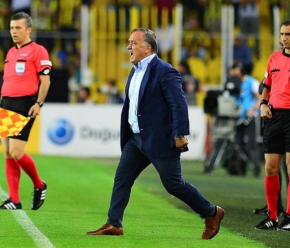 Advocaat 5 futbolcunun biletini kesti