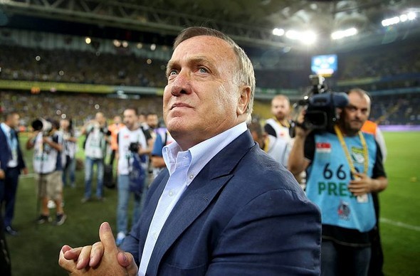 Advocaat 5 futbolcunun biletini kesti