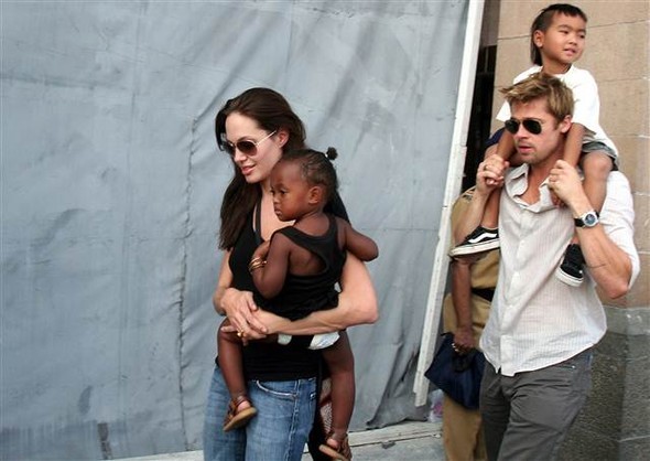 Angelina Jolie Brad Pitt'ten boşanıyor mu?