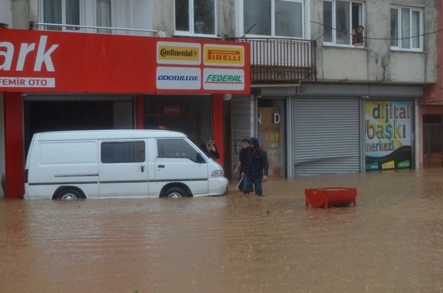 Trabzon'da sel felaketi: 2 ölü