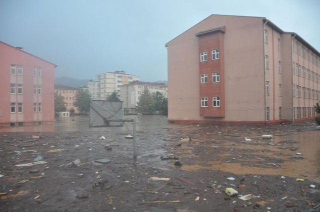 Trabzon'da sel felaketi: 2 ölü