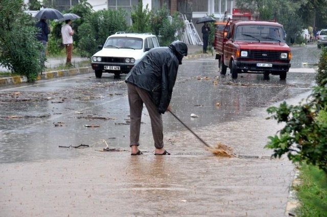 Trabzon'da sel felaketi: 2 ölü