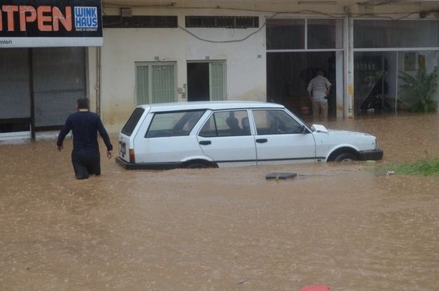 Trabzon'da sel felaketi: 2 ölü