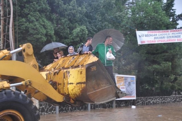 Trabzon'da sel felaketi: 2 ölü