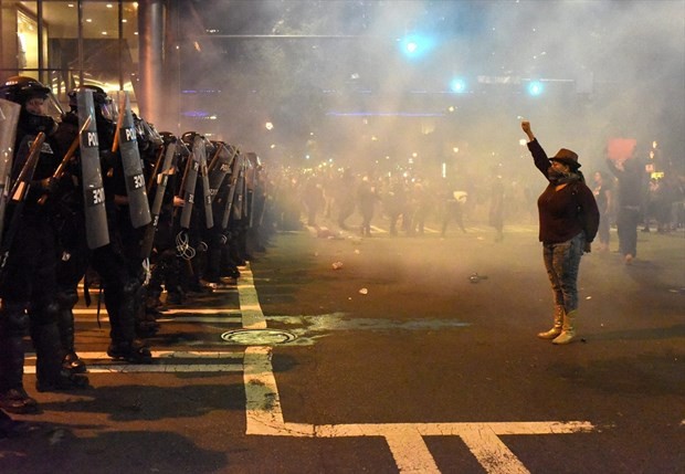 ABD'de polis şiddetine karşı protestolar sürüyor