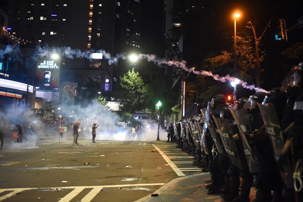 ABD'de polis şiddetine karşı protestolar sürüyor