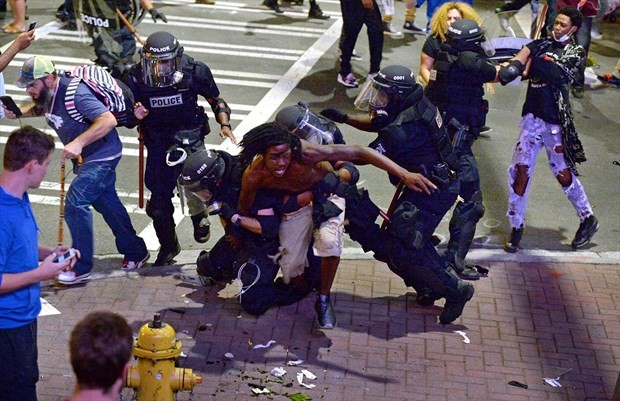 ABD'de polis şiddetine karşı protestolar sürüyor