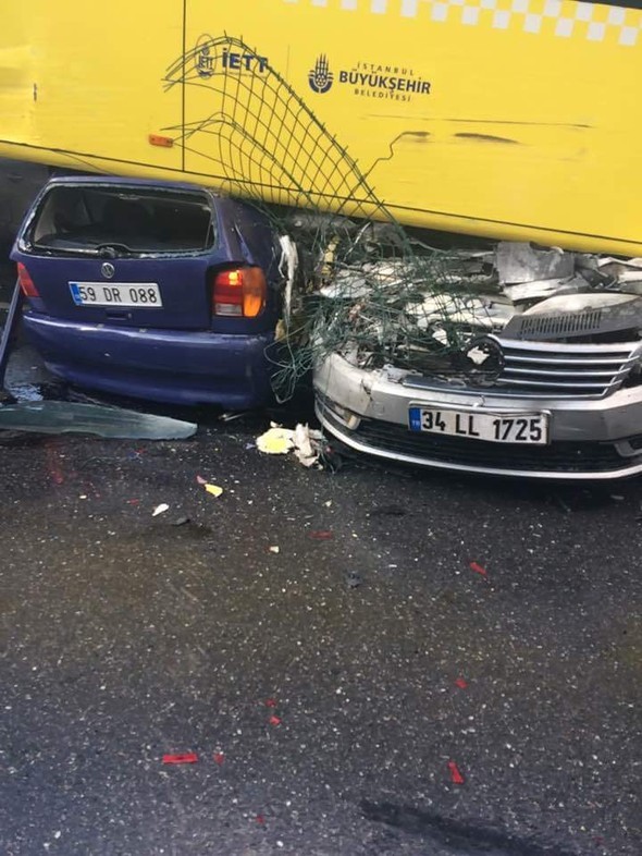 Metrobüs kazasından ilk görüntüler