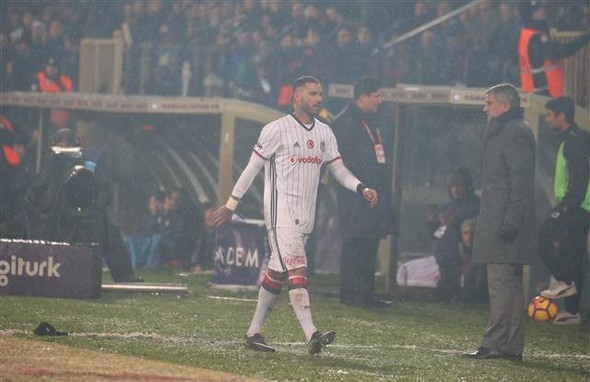 Quaresma'dan oyundan çıkarken şok tepki