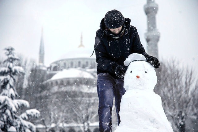 İstanbul'da lapa lapa kar yağıyor