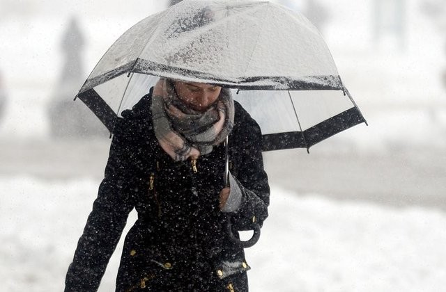 İstanbul'da lapa lapa kar yağıyor