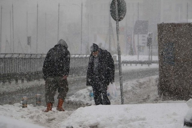 İstanbul'da lapa lapa kar yağıyor