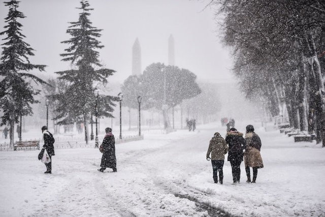 İstanbul'da lapa lapa kar yağıyor